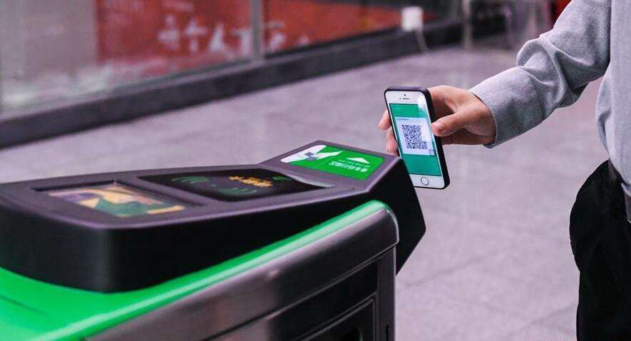 閘機(jī)搭載條碼掃描器可刷碼乘車